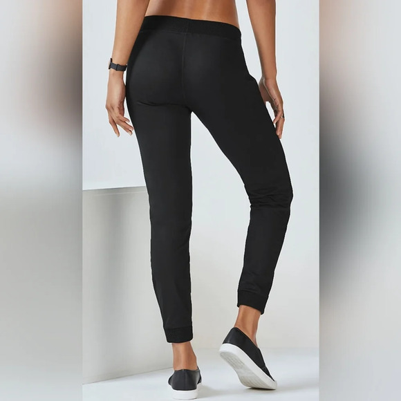 Fabletics Women’s Linda Jogger Short in Black NWT Sz XL (14-16) - Picture 2 of 2